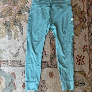 Vuori Daily Leggings - Size Large/Green.. rarely worn